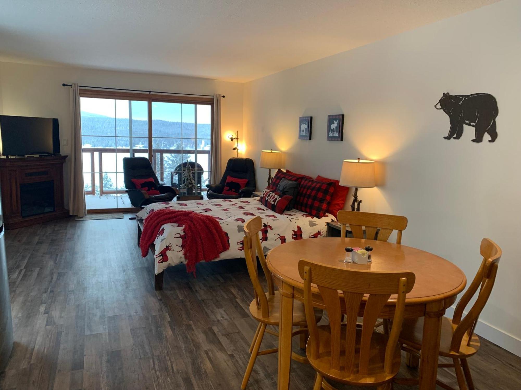 The Horse Lake Inn Lone Butte Room photo